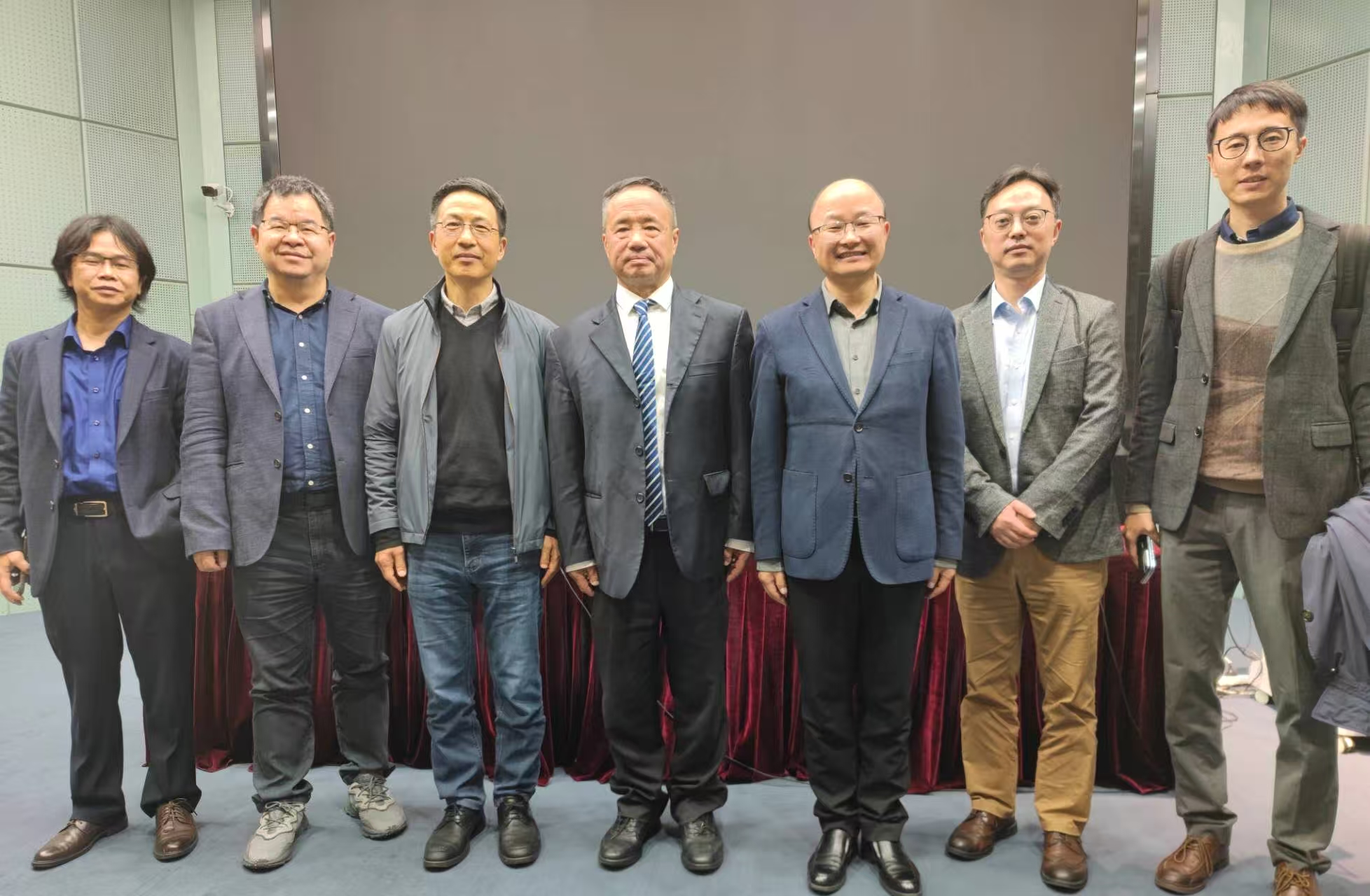 法学名家讲坛:中国人民大学王利明教授主讲“生成式人工智能侵权风险与应对”-南京大学法学院